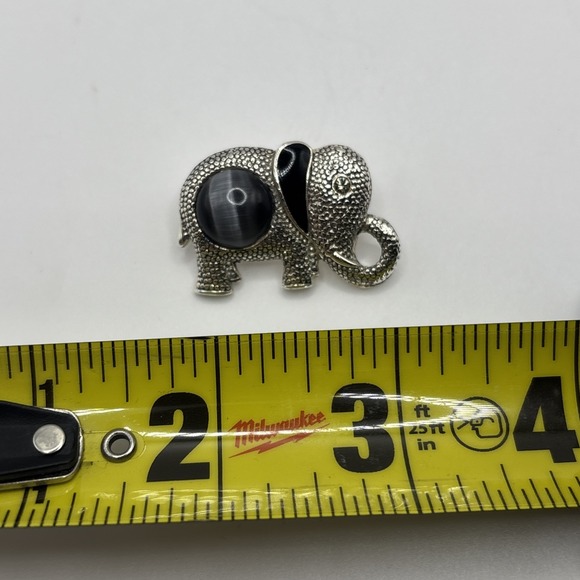 Vintage Silver Tone Faux Marcasite Elephant Brooch- Damaged - Picture 3 of 3